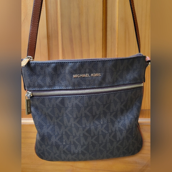 Michael kors Bag with matching wallet - Picture 7 of 7